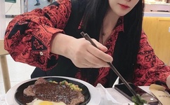 妺妺的下面又潮又湿